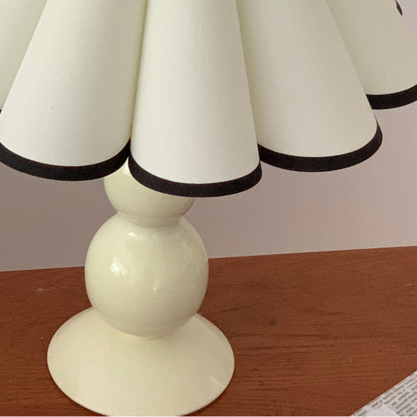 Classic Ruffle Table Lamp – Vintage Korean Bedside Lamp for Cozy Bedroom Decor