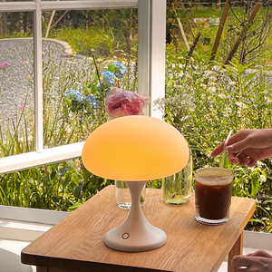 ARCÉN Jellyfish Table Lamp
