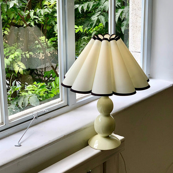 Classic Ruffle Table Lamp – Vintage Korean Bedside Lamp for Cozy Bedroom Decor